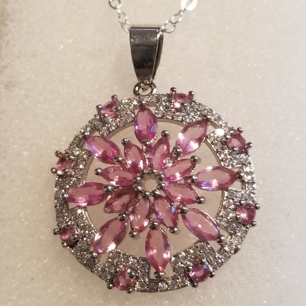 🌺Vintage Pink And Silver Pendant Necklace